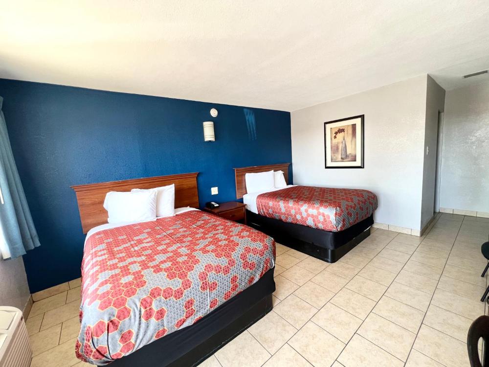 Double Room with Two Beds - Non-Smoking interior